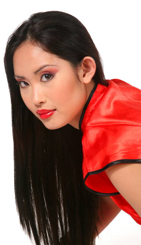 iStripper invites you to browse their free pics with Davon Kim demonstrating beautiful shape