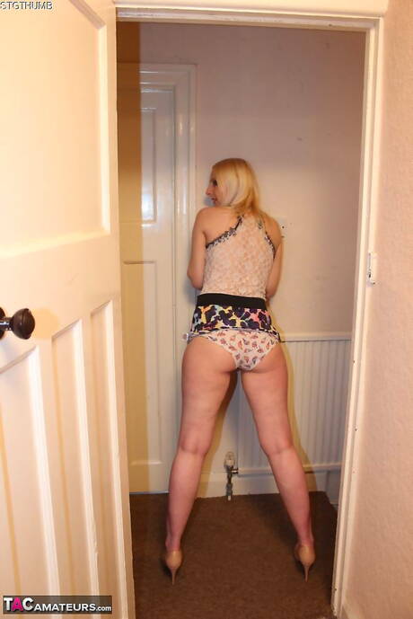 TAC Amateurs pleased to share with you a free picture gallery with Tracey Lain in amazing anal sex