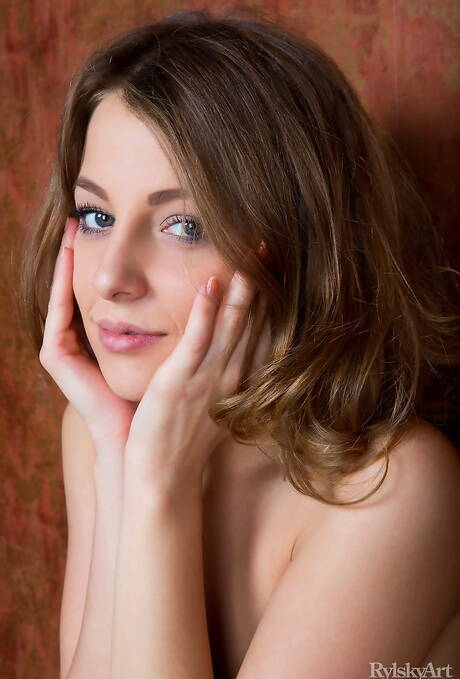 Rylsky Art invite you to explore a free photos with Nikia unveiling superb body